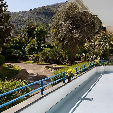 Sunshine Bed & Breakfast 3*